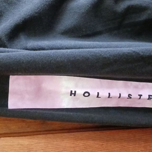 Hollister long sleeve t shirt.  Black with light pink. good used condition - Picture 6 of 7